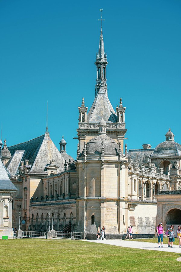 Quels conseils pour louer une maison de vacances en Écosse avec des visites de châteaux et des cours de whisky ?